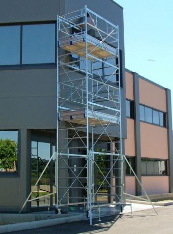 PONTEGGIO SU TORRE CM.100X200 H.M.8